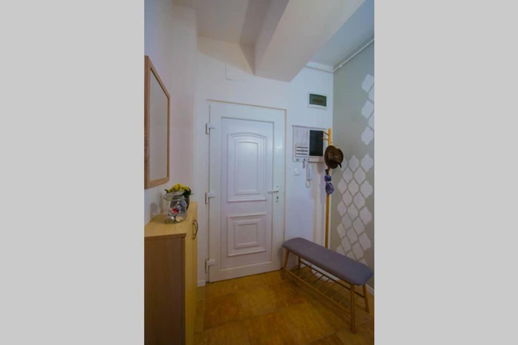 Teubel Apartman 2 Szekesfehervar Ngoại thất bức ảnh