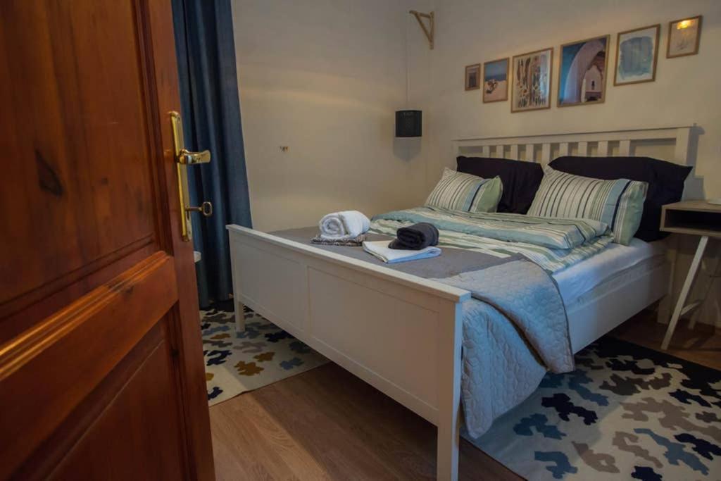 Teubel Apartman 2 Szekesfehervar Ngoại thất bức ảnh
